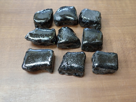 192番　入荷　お風呂用 黒焼成北投石500gセット　写真画像