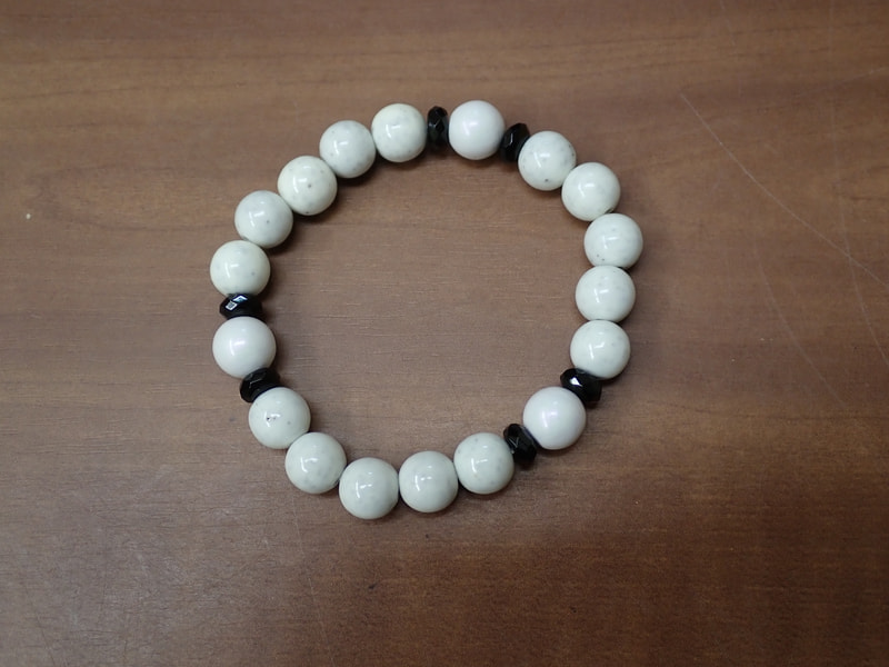 199番　10mm玉ブレスレット（玉川産北投石スーパーパールホワイト、台湾産北投石、オニキス）　写真画像