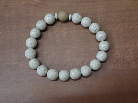 211番　10ｍｍブレスレット（玉川産北投石天然色10ｍｍ、台湾産北投石、ボタン）　写真画像