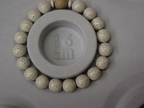 211番　10ｍｍブレスレット（玉川産北投石天然色10ｍｍ、台湾産北投石、ボタン）　写真画像