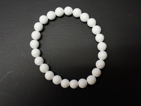 新商品　8mm玉ブレスレット（玉川産北投石）ホワイト（18ｃｍ　25玉）　写真画像